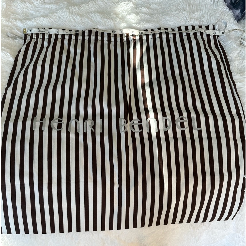 Henri Bendel storage bag 21 x 22 brown & white